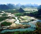 Kırsal Çin, nehir ve pirinç tarlaları